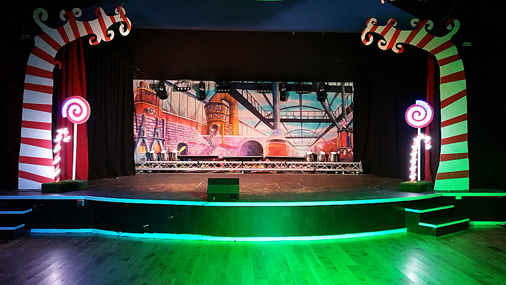 Willy Wonka Backdrop Stage Set With Led Light Up Props Doub7e
